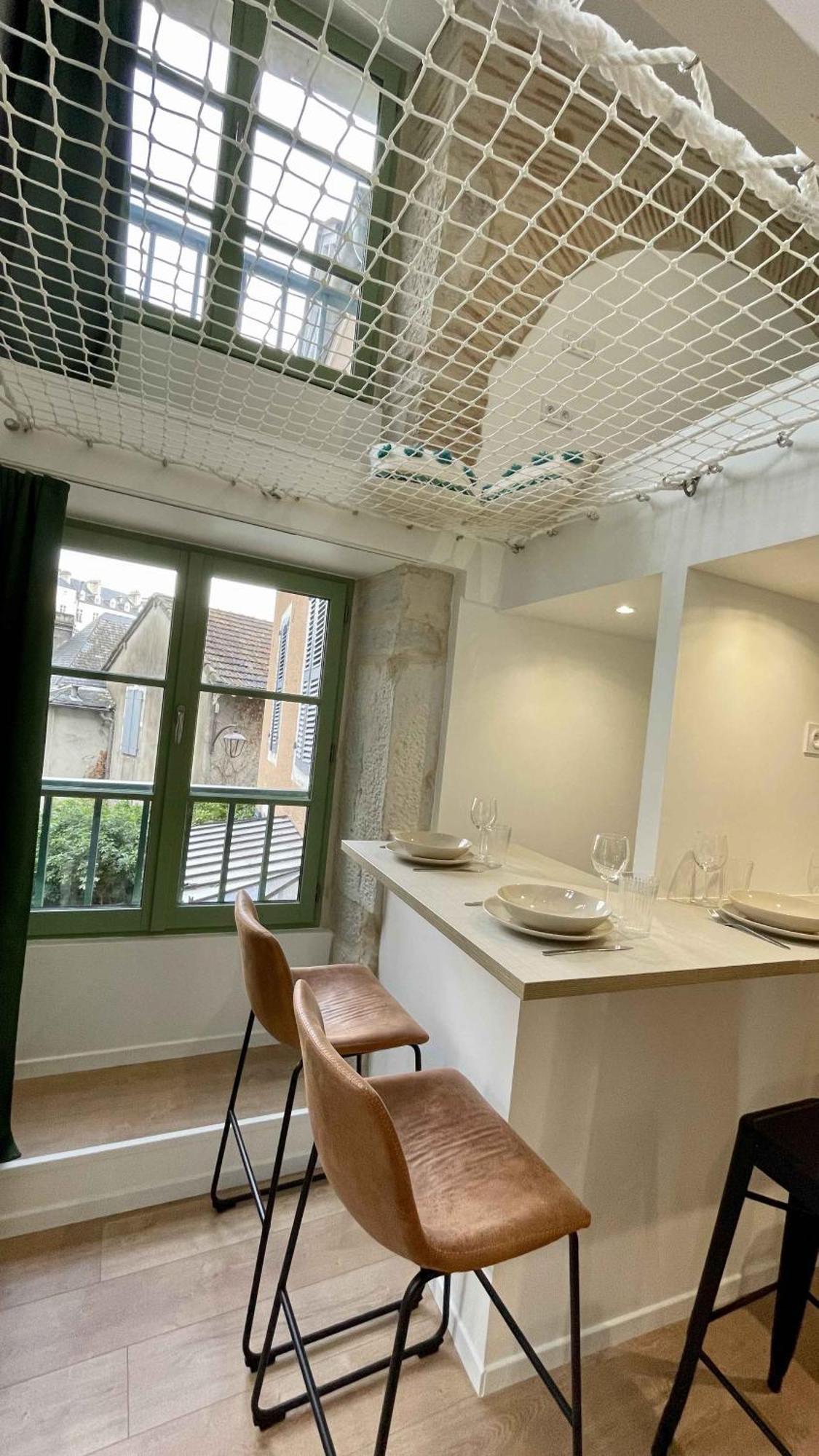 Appartement Au Calme Dans Le Quartier Historique Pour 4 Personnes Avec Espace Exterieur Pau Bagian luar foto